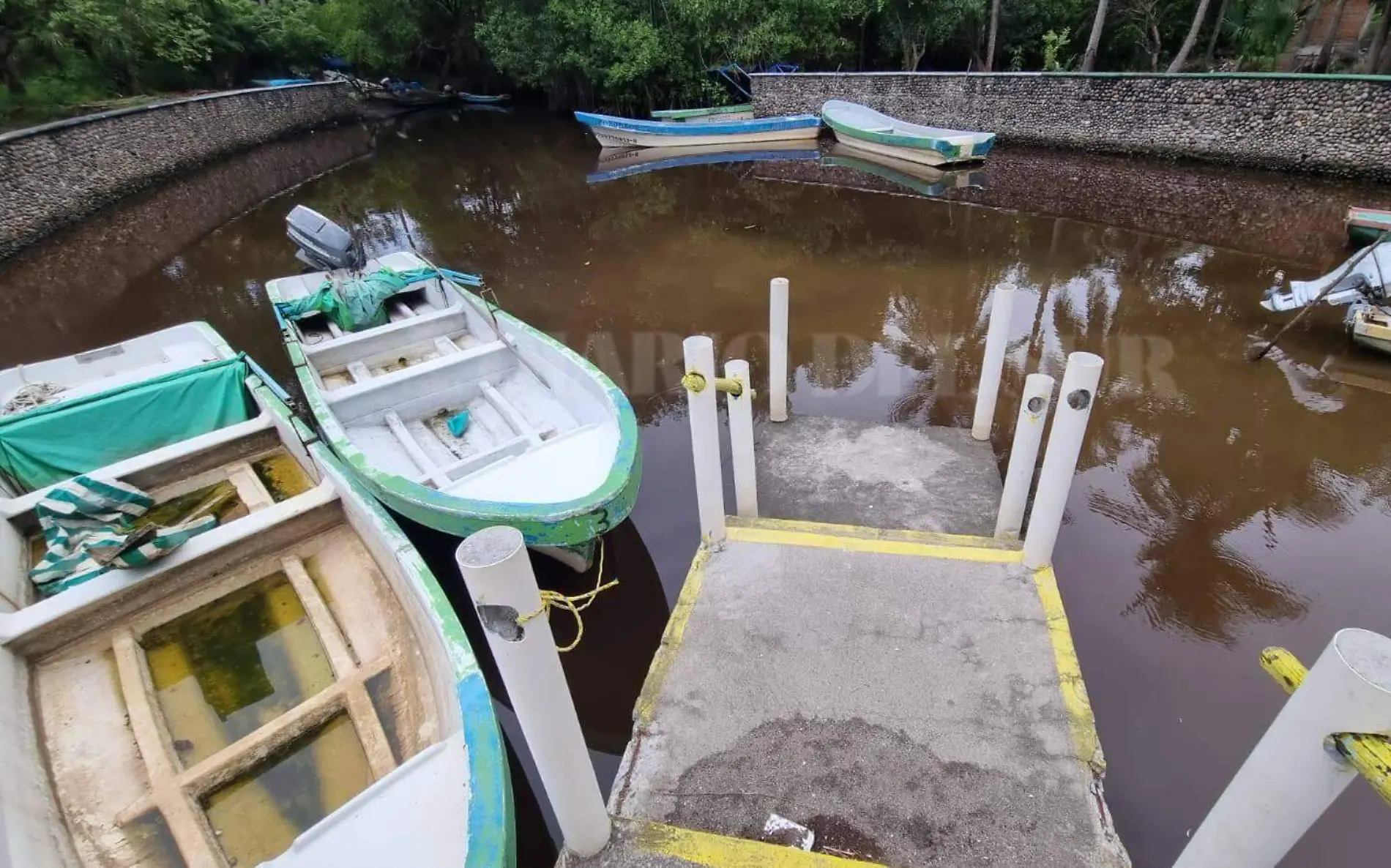 Lanchas abandonadas en Laguna de Pozuelos